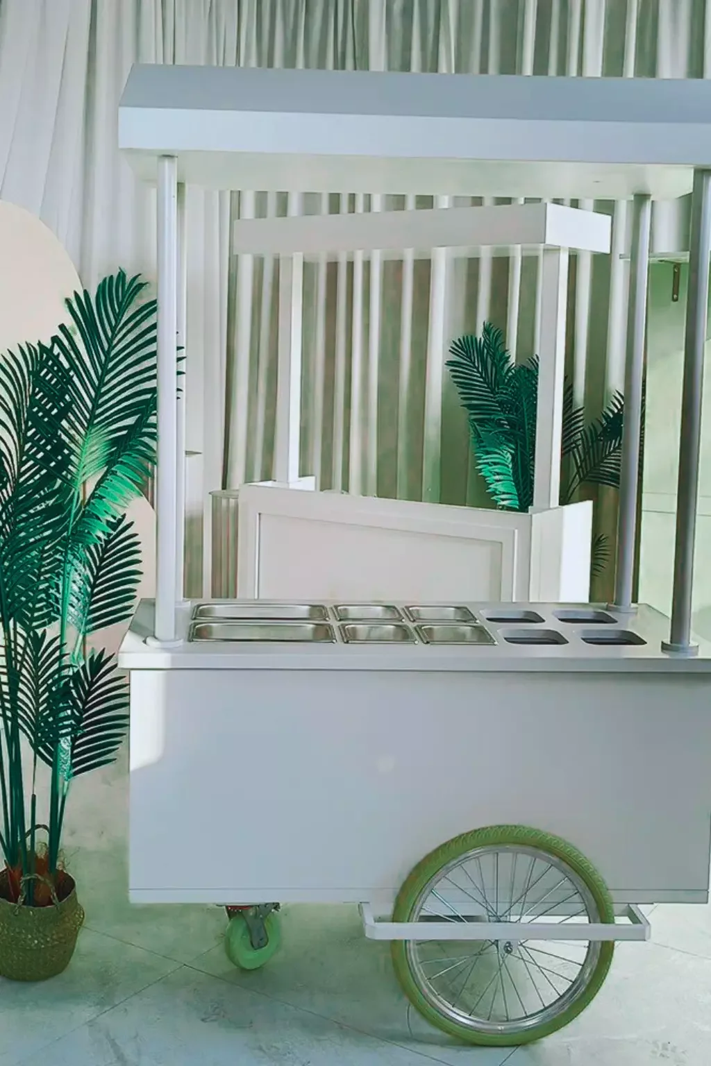 Chariot bar mobile professionnel sur-mesure pour glaces et desserts — BarConcept